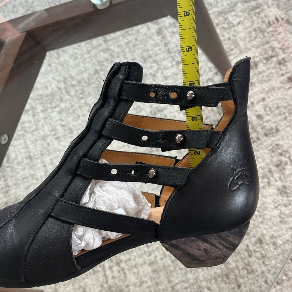 John Fluevog Truth Bekkie Black 
Strappy Leather Gorh Designer Ankle Boots Sz 8 - Picture 13 of 17